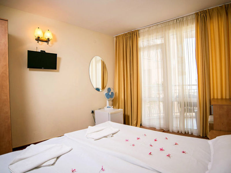 Nassi, Hotel