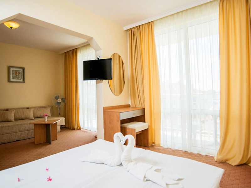 Nassi, Hotel
