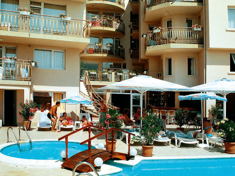 Nassi, Hotel