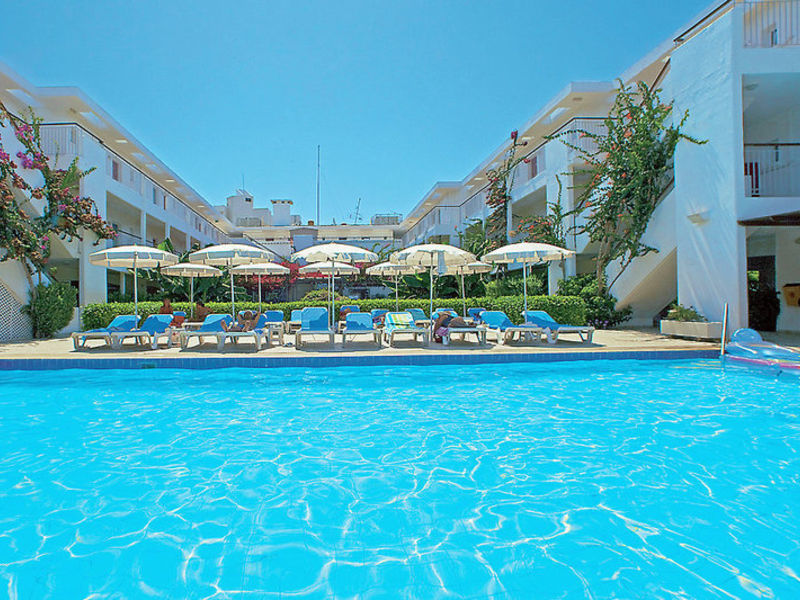 Nissi Park, Hotel