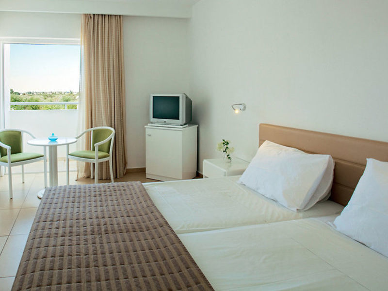 Nissi Park, Hotel
