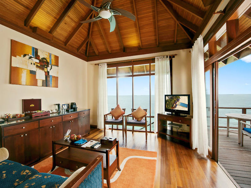 Olhuveli Beach & Spa Resort