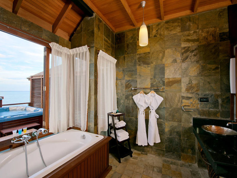 Olhuveli Beach & Spa Resort