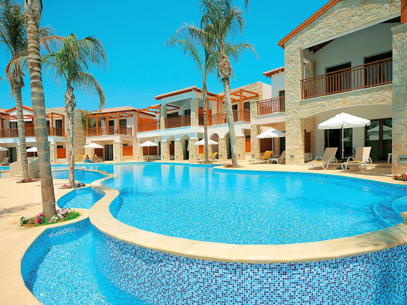 Olympic Lagoon, Hotel