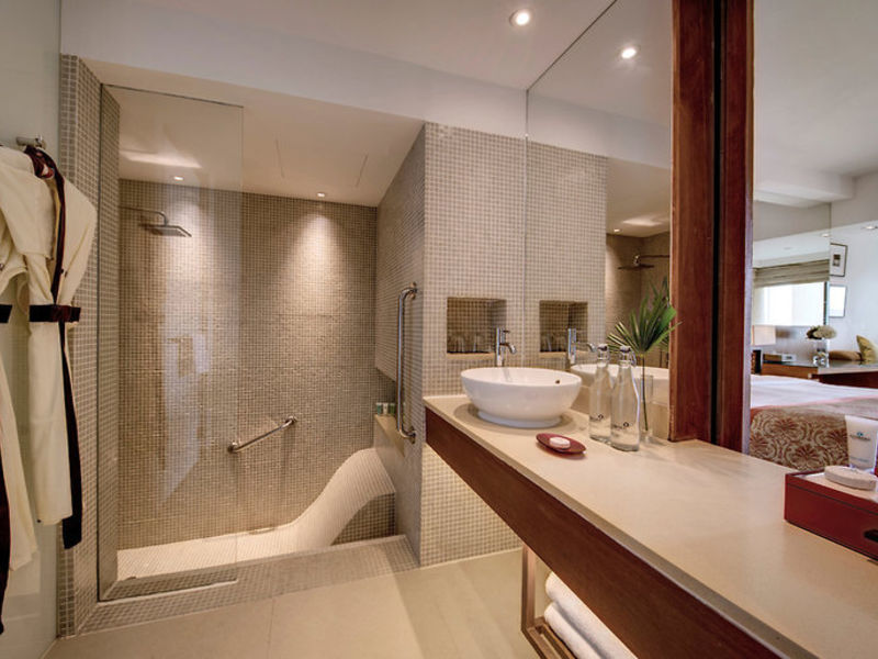 Outrigger Laguna Phuket Beach