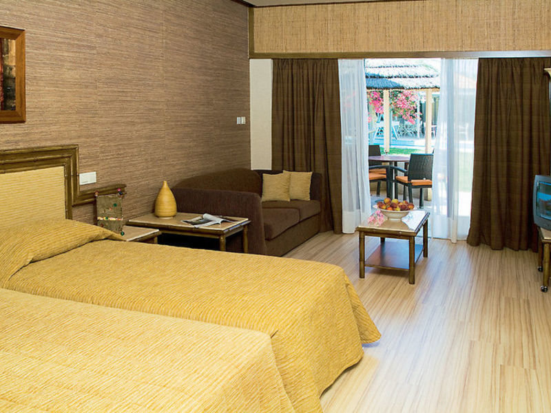 Palm Beach Hotel & Bungalows