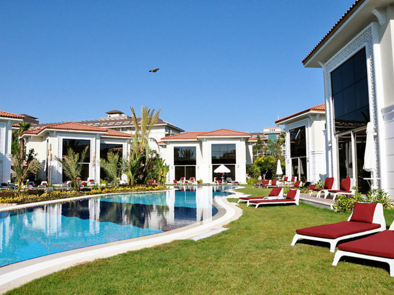 Paloma Oceana Resort
