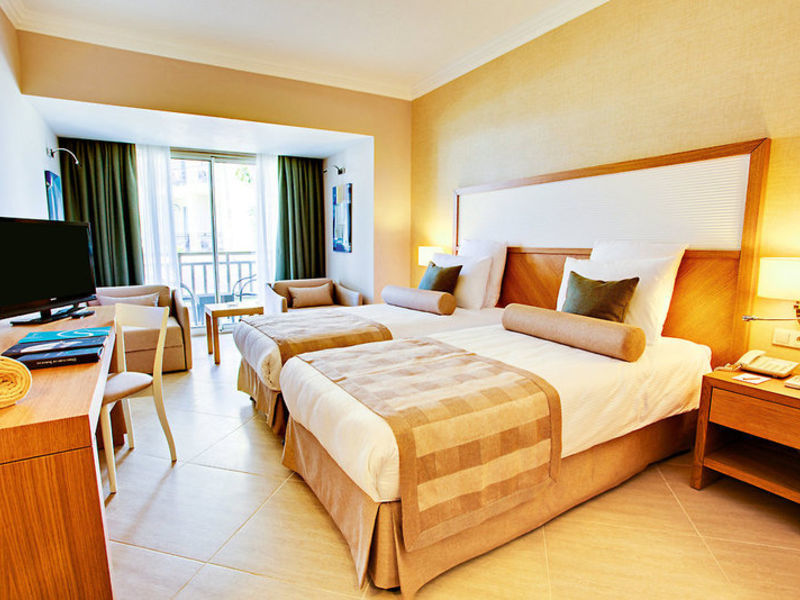 Paloma Oceana Resort