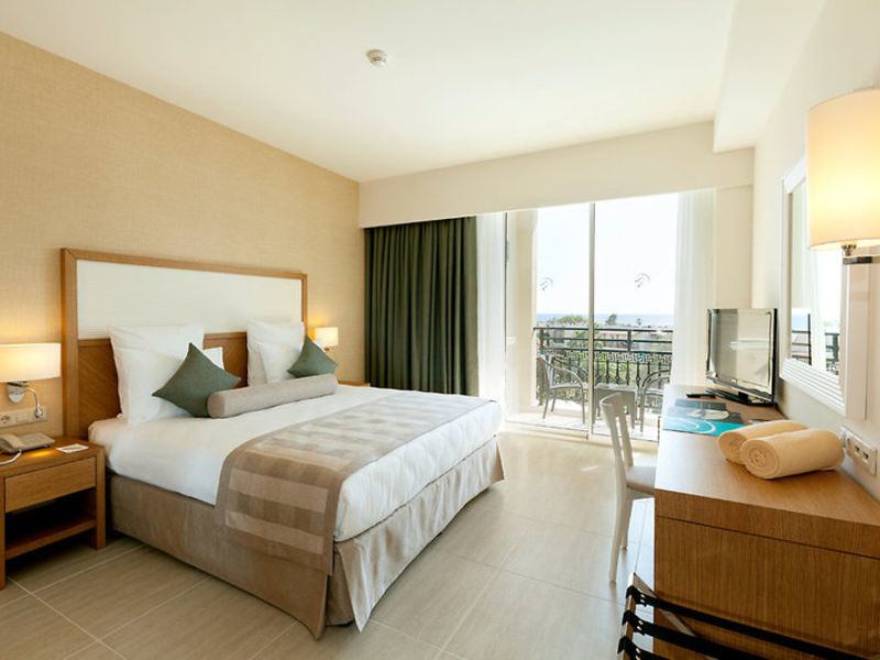 Paloma Oceana Resort