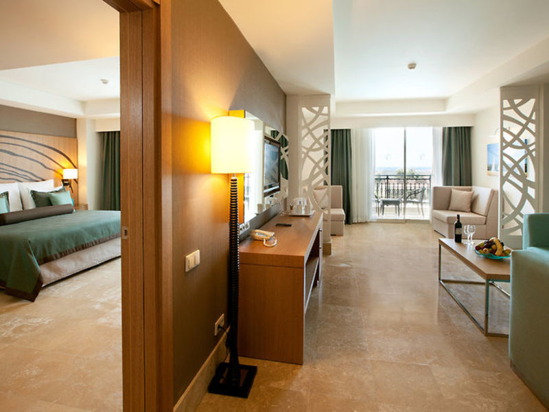 Paloma Oceana Resort