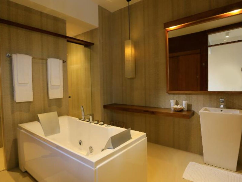 Pandanus Beach Resort &Amp; Spa