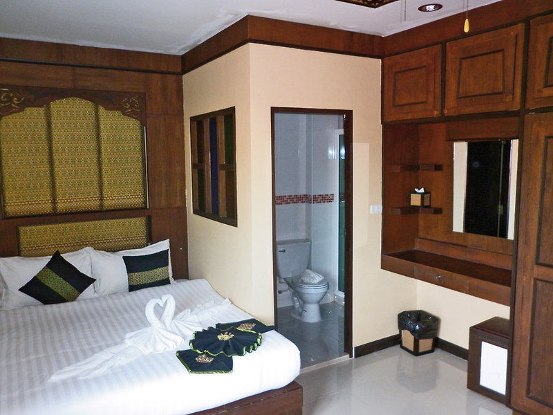 Panomporn Patong Place Hotel