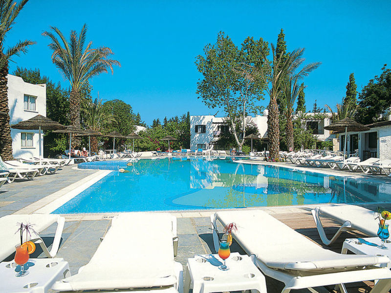 Paphos Gardens, Hotel