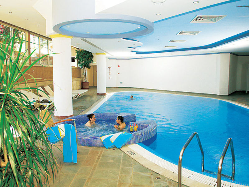 Paphos Gardens, Hotel