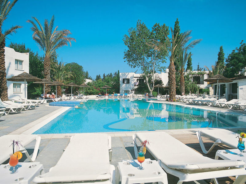 Paphos Gardens, Hotel