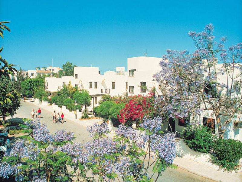 Paphos Gardens, Hotel