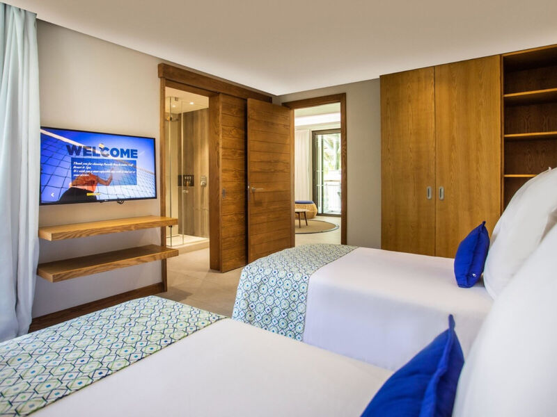 Paradis Beachcomber Golf Resort &Amp; Spa