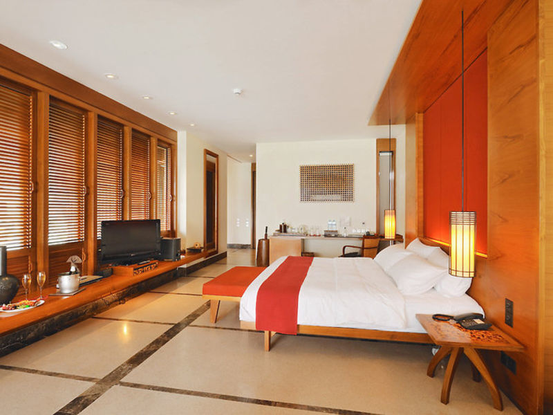 Paradise Island Resort & Spa