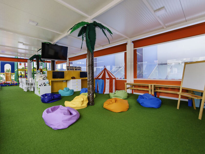Paradise Park Fun Lifestyle Hotel