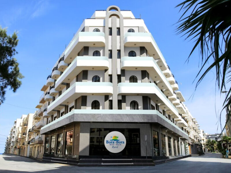 Pebbles Resort / Bora Bora Ibiza-Malta Resort