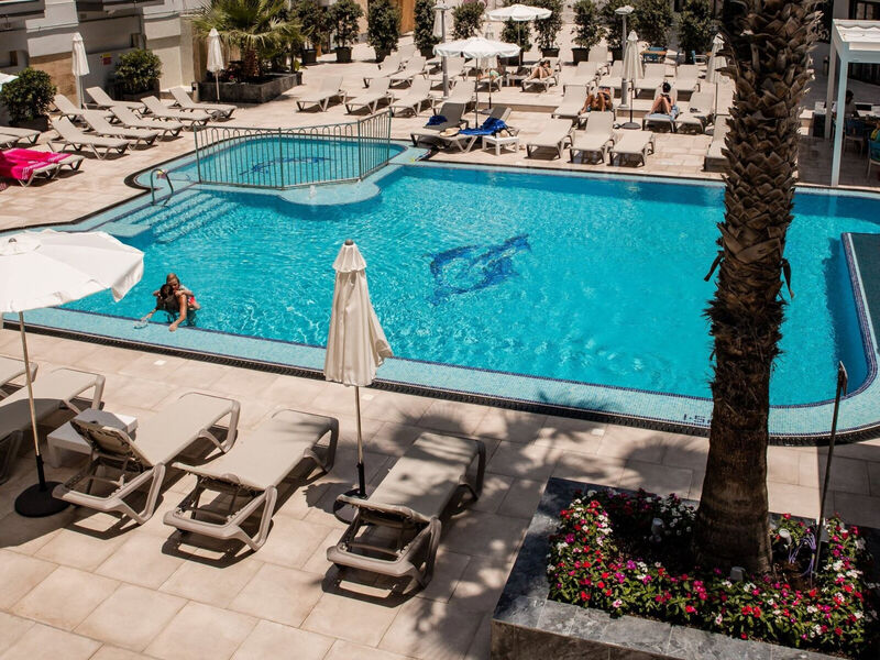 Pebbles Resort / Bora Bora Ibiza-Malta Resort