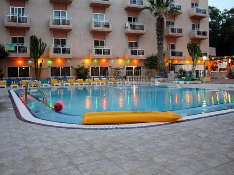 Pebbles Resort / Bora Bora Ibiza-Malta Resort