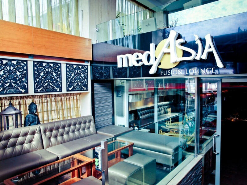 Pebbles Resort / Bora Bora Ibiza-Malta Resort