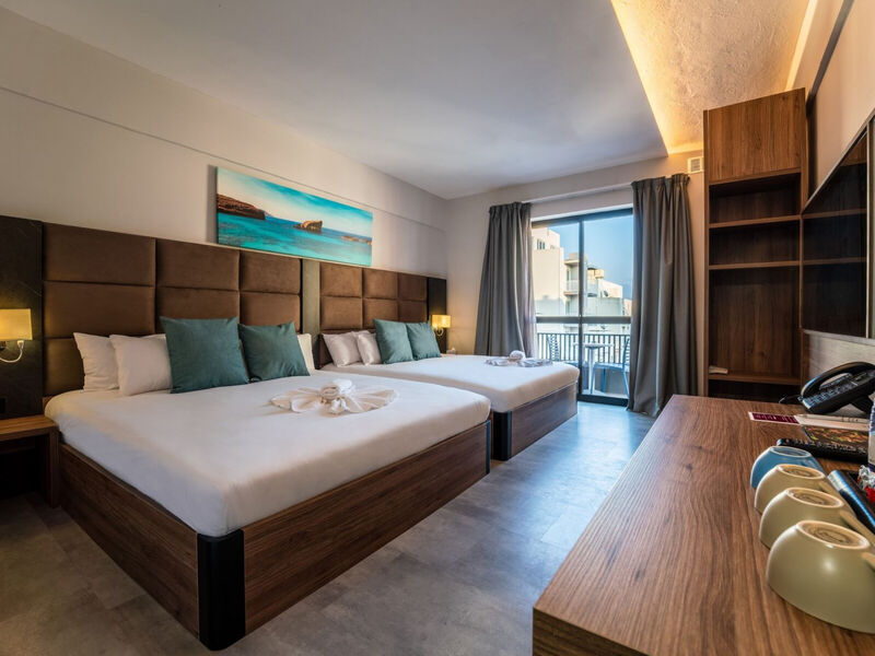 Pebbles Resort / Bora Bora Ibiza-Malta Resort