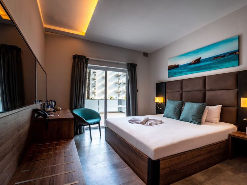 Pebbles Resort / Bora Bora Ibiza-Malta Resort