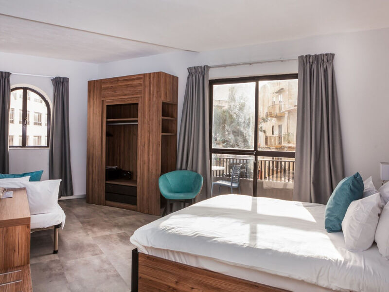 Pebbles Resort / Bora Bora Ibiza-Malta Resort