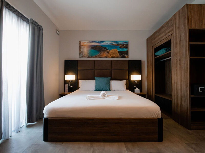 Pebbles Resort / Bora Bora Ibiza-Malta Resort