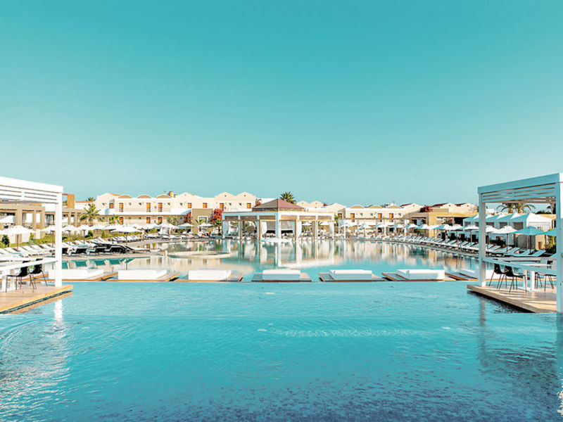Pelagos Suites Hotel