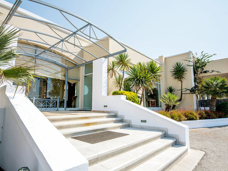 Pelagos Suites Hotel