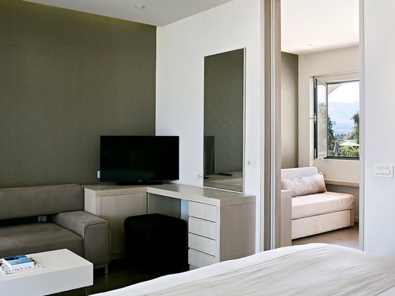 Pelagos Suites Hotel