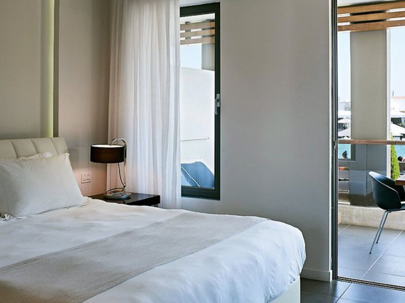 Pelagos Suites Hotel