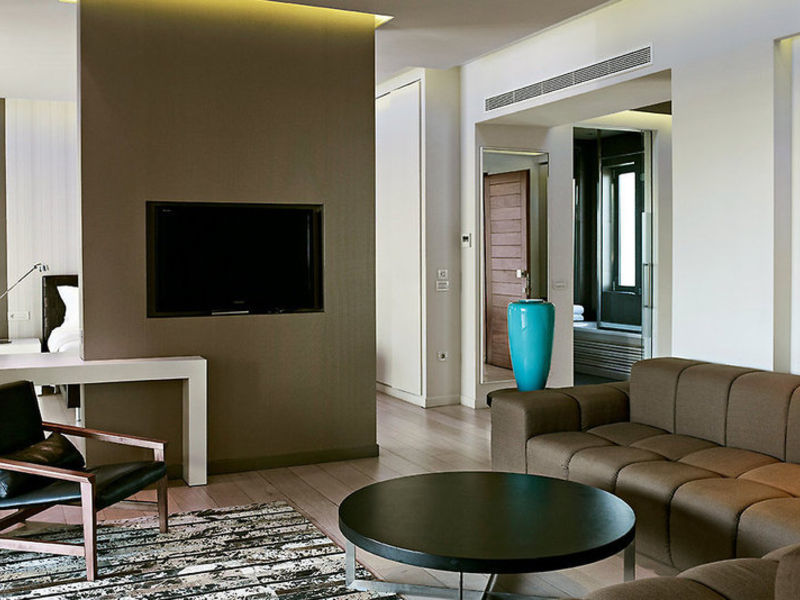 Pelagos Suites Hotel