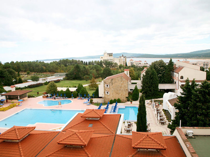 Pelican, Hotel