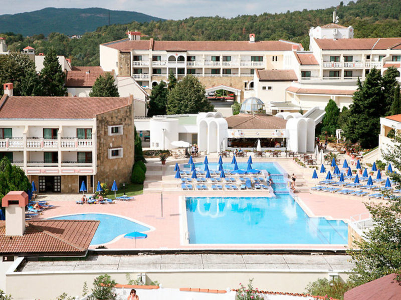 Pelican, Hotel