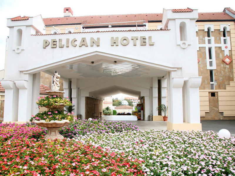 Pelican, Hotel