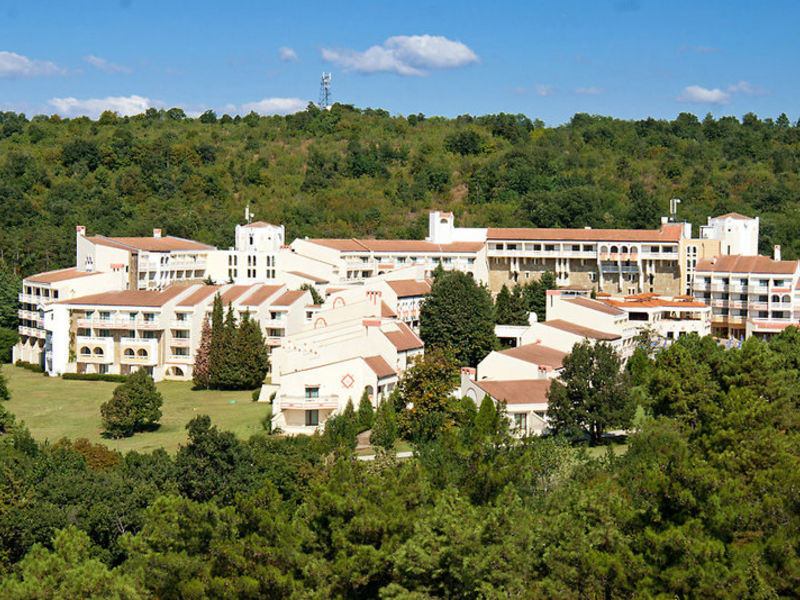 Pelican, Hotel