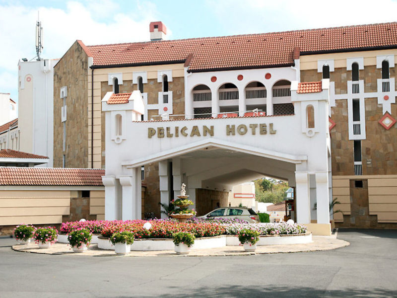 Pelican, Hotel