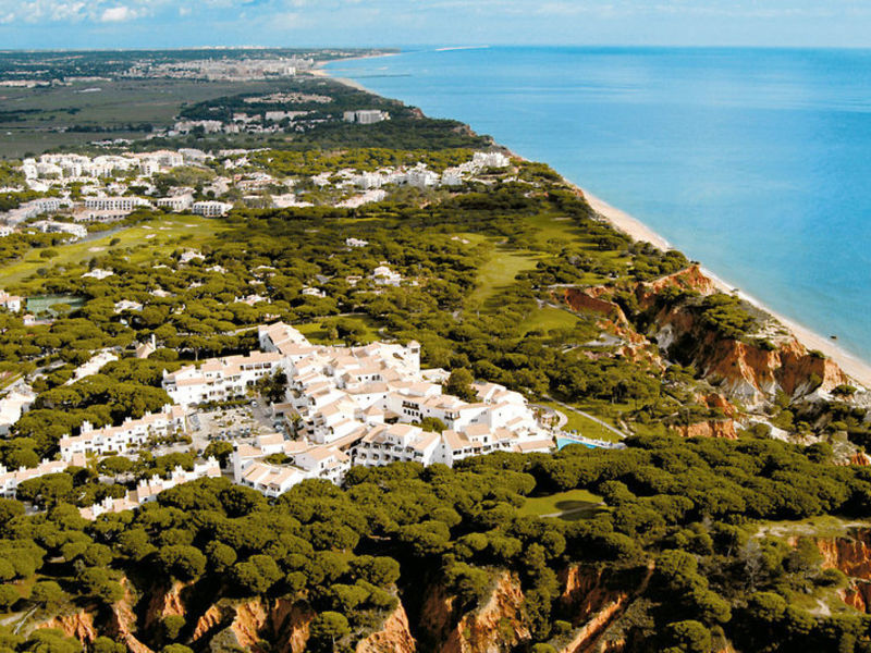Pine Cliffs Residence