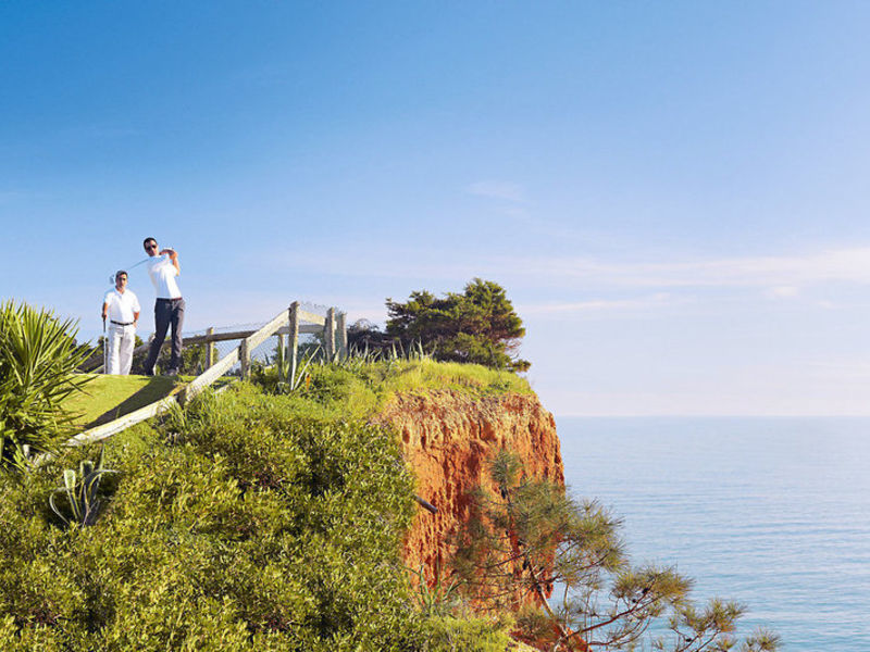 Pine Cliffs Residence