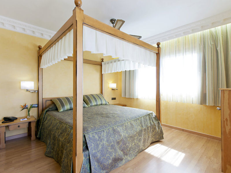 Playacapricho, Studios