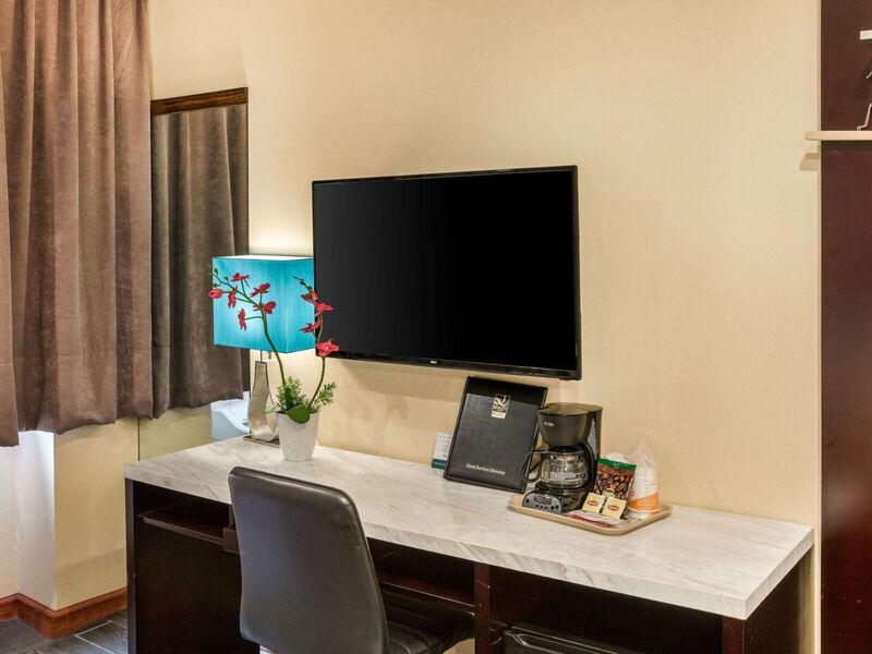 Quality Inn Near Sunset Park