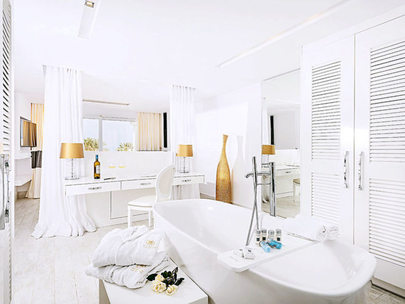 Radisson Blu Beach Resort