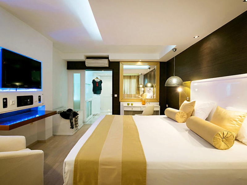 Radisson Blu Beach Resort