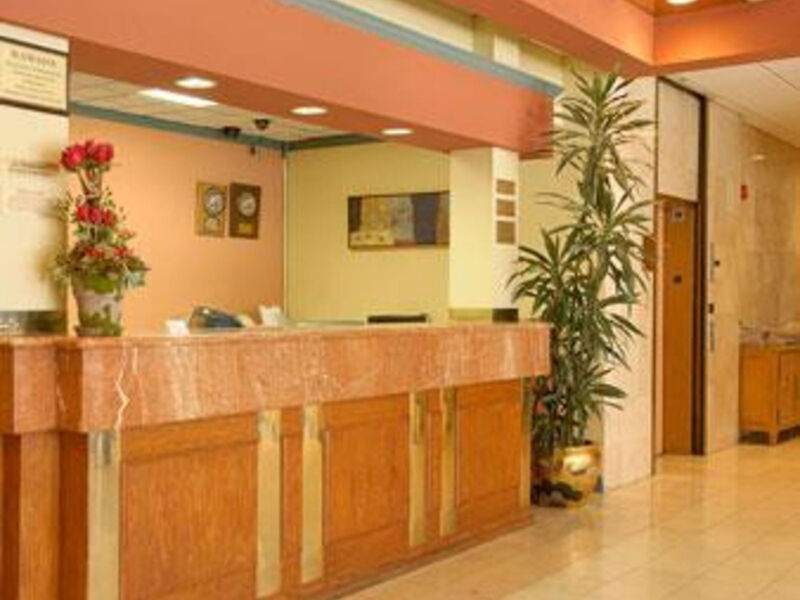 Ramada By Wyndham Los Angeles/Koreatown West