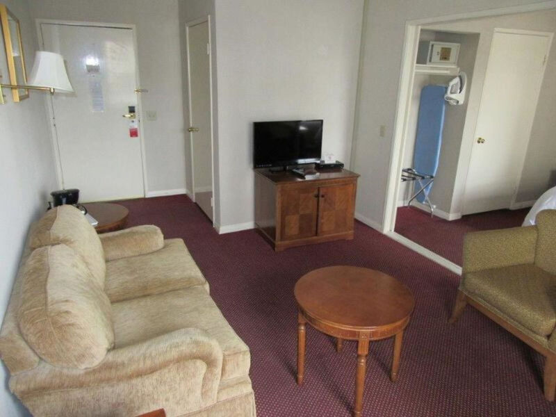 Ramada By Wyndham Los Angeles/Koreatown West