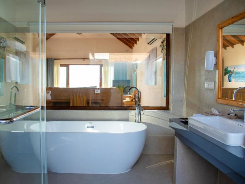Reethi Faru Resort